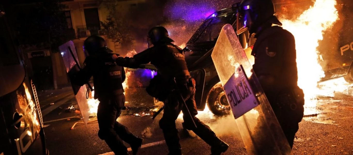 Άγρια επεισόδια στη Βαρκελώνη - Ραγδαίες εξελίξεις - Στέλνει την πολιτοφυλακή η Μαδρίτη (βίντεο - φώτο)